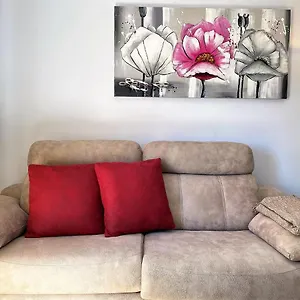 https://triton-apartments-casasol.hotelsinnerja.org